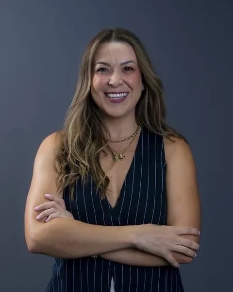 Retrato de Dafne Lozano, directora de comunicaciones para el crecimiento estratégico de TEAMCX