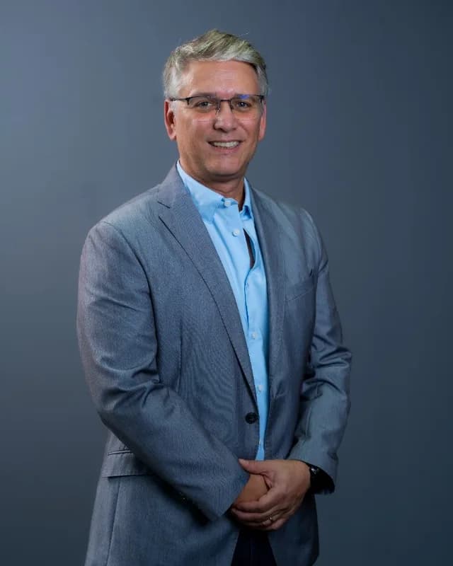 Retrato de Hugo Lebre, director global de ventas y alianzas de TEAMCX