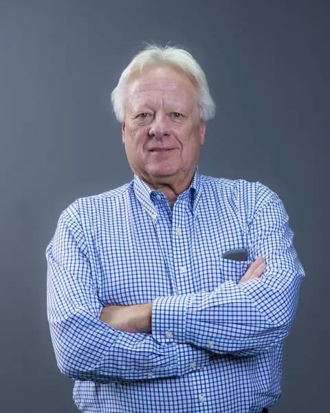 Retrato de Thad Bydlon, director financiero de TEAM International